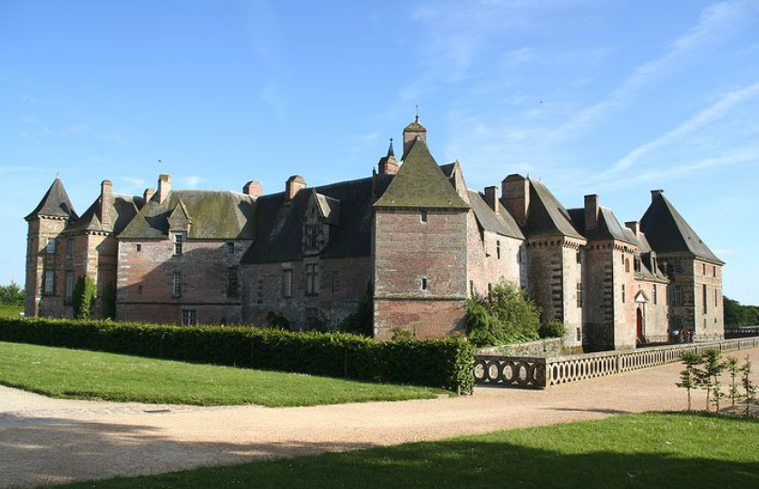 cartoeolfw's tweet image. Château de Carrouges, son châtelet d'entrée et sa cour intérieure.
#Orne
fabwoj.fr/eol/?bl=Esri+T…
#Wikipedia