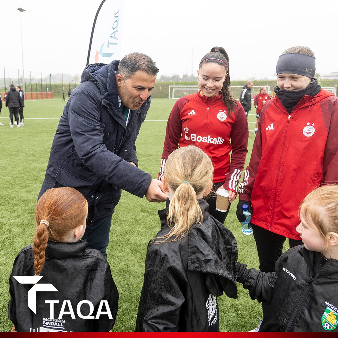 Thank you to @AberdeenWomen and @TAQA for visiting the Girls League last Sunday at Cormack Park 🔴 Plenty of smiles in the rain as the young people were gifted tickets to the game at Pittodrie vs Montrose 🙌
