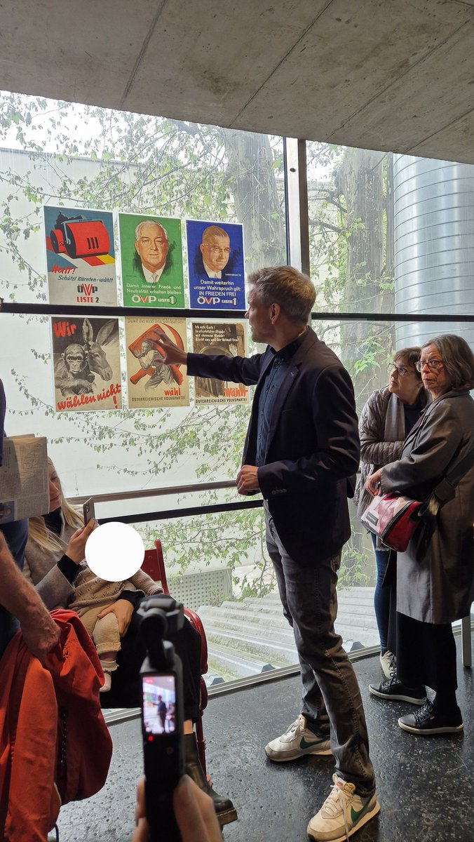 @MartinThuer jetzt auch als Kurator seiner Ausstellung über Wahlkampfgeschenke in Österreich seit 1945 im Treibhaus beim #journalismusfest Innsbruck. Absolute Empfehlung!