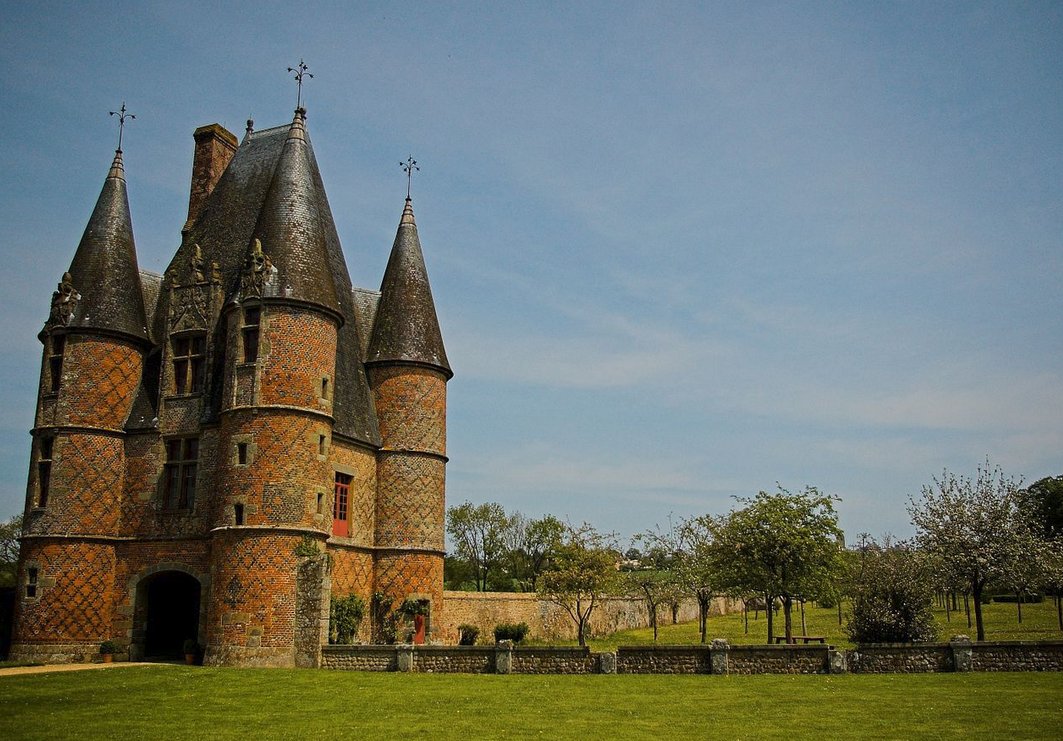 cartoeolfw's tweet image. Château de Carrouges, son châtelet d'entrée et sa cour intérieure.
#Orne
fabwoj.fr/eol/?bl=Esri+T…
#Wikipedia