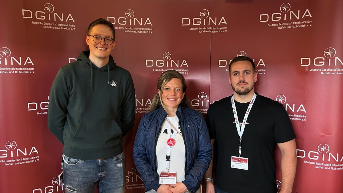 Junge Repräsentation für die Präklinik! 🚀🚑 Bei den Neuwahlen der AG #Rettungsdienst wurden unsere NotSans Linus Wuthe & Liam Vieten als stellvertretende Sprecher gewählt; Astrid Bonensteffen zur Sprecherin. Wir freuen uns riesig, herzlichen Glückwunsch! #DGINA24 #YoungDGINA