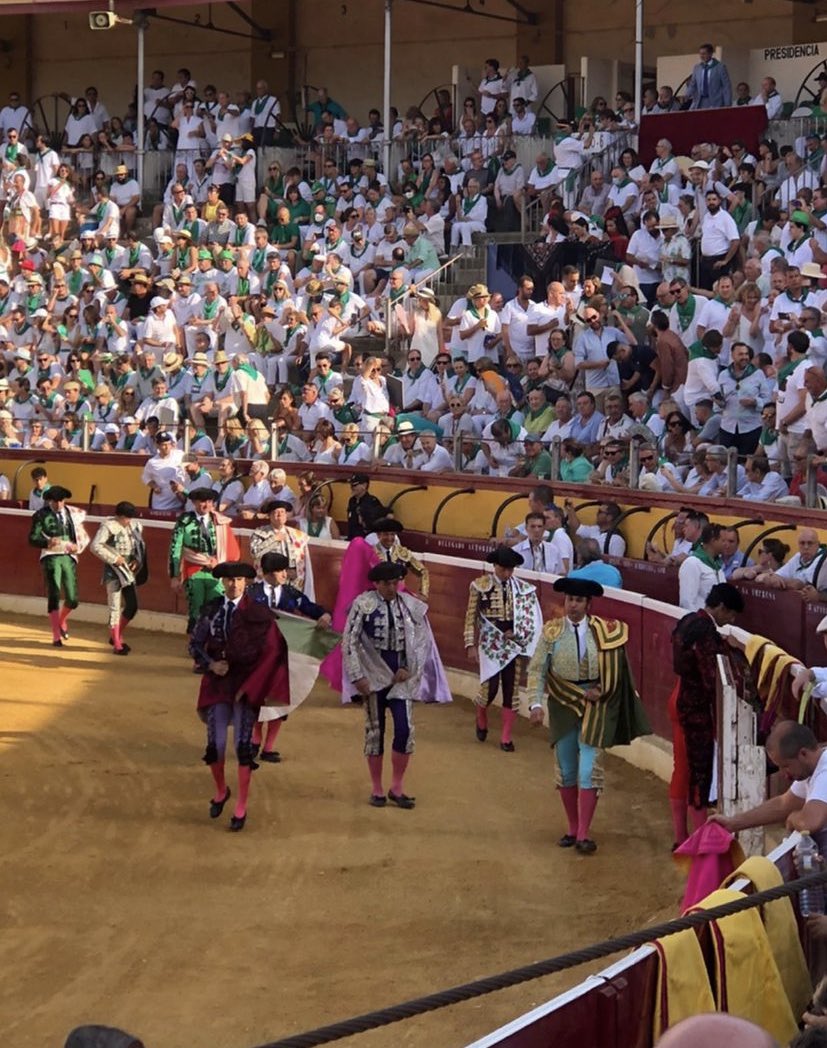 saraccereza's tweet photo. “Los toros son la fiesta más culta que hay hoy en el mundo.” 
Federico García Lorca. 

El auténtico premio es ver las plazas llenas. Y, contra eso, ningún ministro puede hacer nada. https://t.co/EX5cc0kG2h