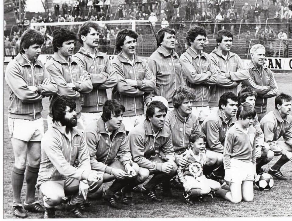🇮🇪 The excellent Limerick United side who won the FAI Cup in 1982, beating Bohemians 1-0. it was the 2nd and last time they would win the FAI Cup. The win enabled them to play in the European Cup Winners' Cup, where they held AZ Alkmaar to a draw at home before narrowly losing…