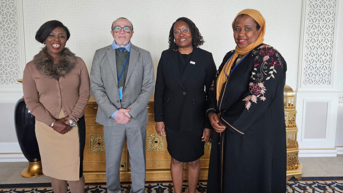 On the sidelines of #CPD57, @UNFPA_ESARO Regional Director @LZigomo, accompanied by @UNFPAMadagascar Rep & Ctry Director for Comoros, @JYaguibou has held bilateral talks with the delegation from Comoros🇰🇲 led by the Commissioner Gen for Planning, Mr Fouady GOULAME. #GlobalGoals