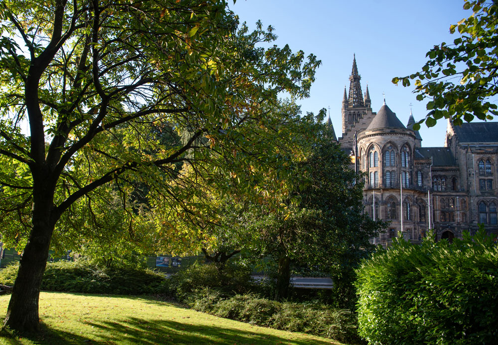 🌞 We're open as usual this bank holiday weekend! Come and see us on the beautiful @UofGlasgow campus. The #Hunterian Museum, Hunterian Art Gallery and Mackintosh House are open from 10am until 5pm today, Saturday and Sunday. Closed Monday.