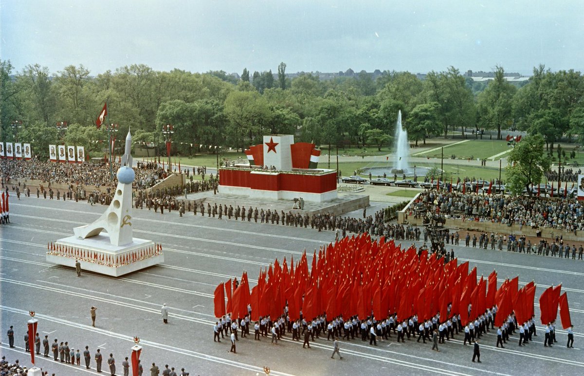 Fotografía del desfile del 1 de mayo de 1965, Hungría.