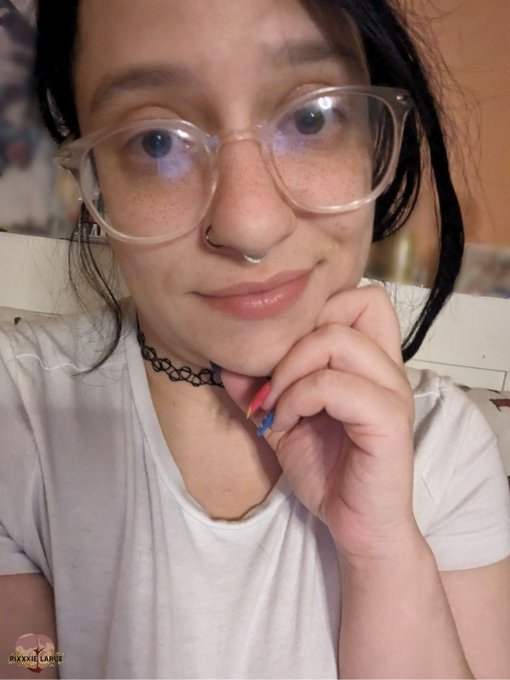 Hey! Wanna support me but don't have the $$$? Ask studios to book me!!! Hop on your fav studios Twitter<a href="/tag/mvsales"class="tags"><span>#mvsales</span></a>