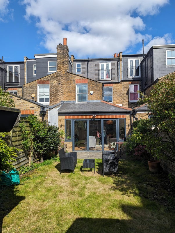 Take a look at this beautiful house share in Balham, London.

This five-bed house is fully equipped and also includes a cinema room and a ping pong table.

Click the link below to view the full listing:

spareroom.co.uk/flatshare/flat…