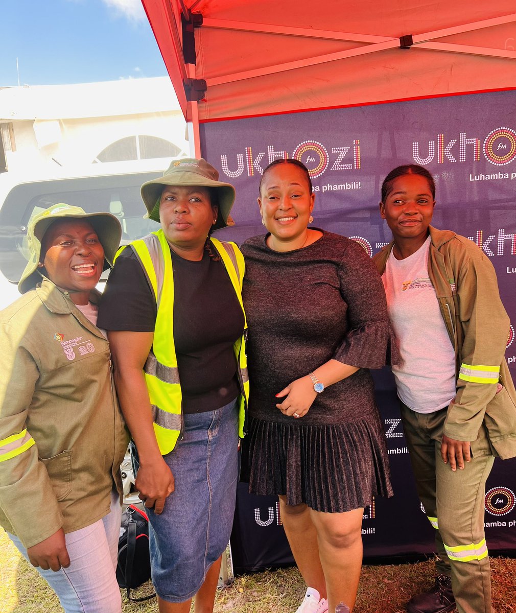 ukhozi_fm's tweet photo. #Dankie1223 isakaza bukhoma ePhumobala Sports Ground Ward 11, eManguzi lapho uNgqongoshe woMnyango wezokuThutha, uMhlonishwa uSindisiwe Chikunga kanye no-Gen. Bheki Cele, uNgqongqoshe wamaPhoyisa bazobamba iMbizo yoNgqongqoshe.
#UkhoziFM #SANRAL #SANRALRoads
@SANRAL_za https://t.co/Z2g6GcFDPz