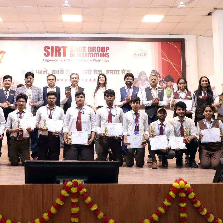 Sage Group felicitated the Students Achievements in various Categoriea.🏆 💫

Award Ceremony of senior student of SGI🤞💫

#annualaward
#studentachievement
#awardceremony 
#prizes
#felicitatestudents 
#thesagegroup
#thesagebhopal