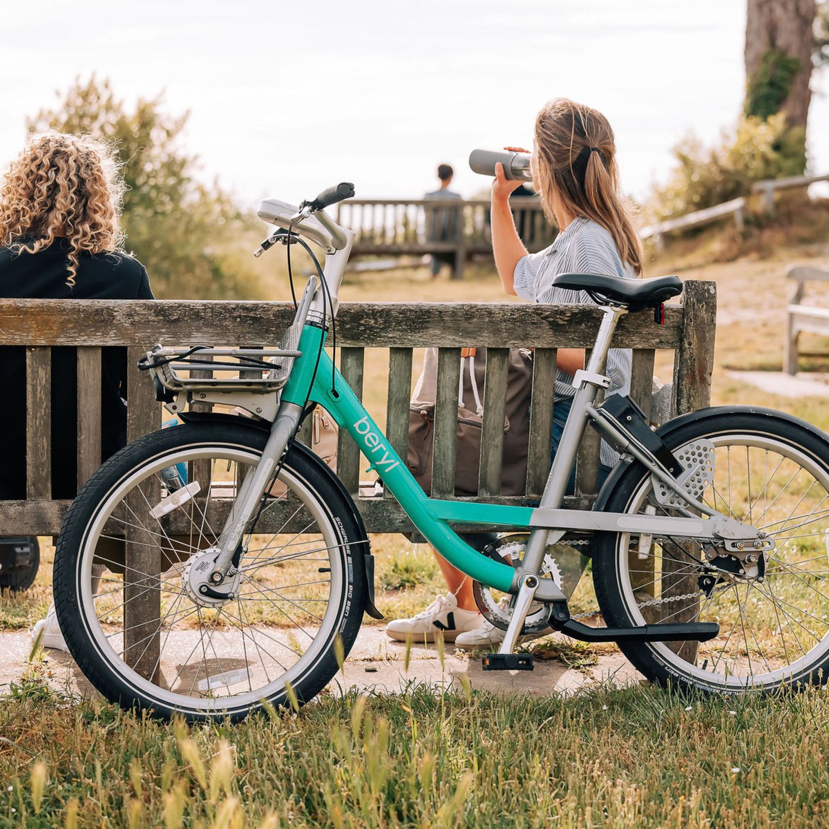 Oh hello bank holiday weekend 👋 Here is to three whole days to enjoy two wheels with friends, family, and solo 🚲🛴 Don't forget to tag us in your adventures 📸 #BankHolidayWeekend #CyclingLife #BikeAdventures #OutdoorFun #TwoWheels #AdventureTime #Beryl