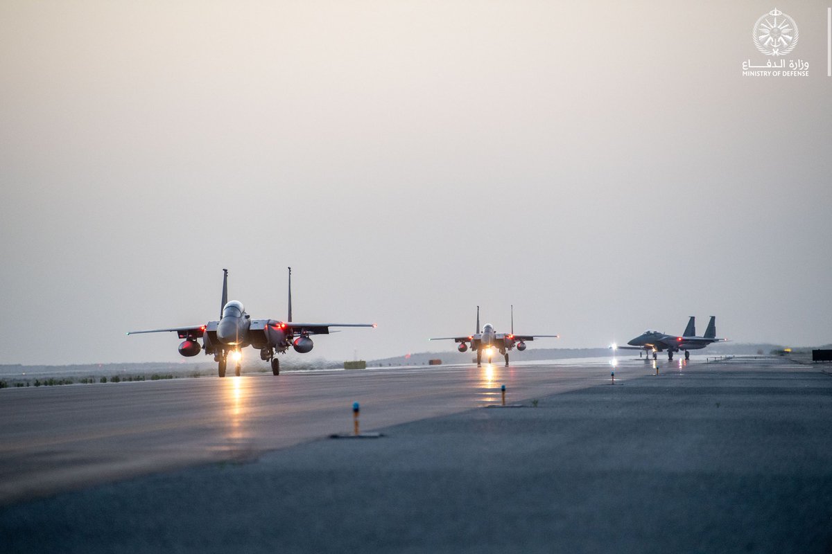 جانب من مشاركة القوات الجوية #السعودية في التمرين الجوي المختلط «علَم الصحراء» في دولة الإمارات.