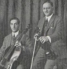 4 mei 15 uur in de Centrale Bibliotheek Den Haag (ihkv Open Joodse Huizen) Astrid Dekkers en Philomeen Lelieveldt over het leven en muziek van de Haagse componist Sam Schuijer en zoon Louis en broer Ary Schuyer. Met live muziek! Meer info en reserveren: bibliotheekdenhaag.nl/activiteiten/a…