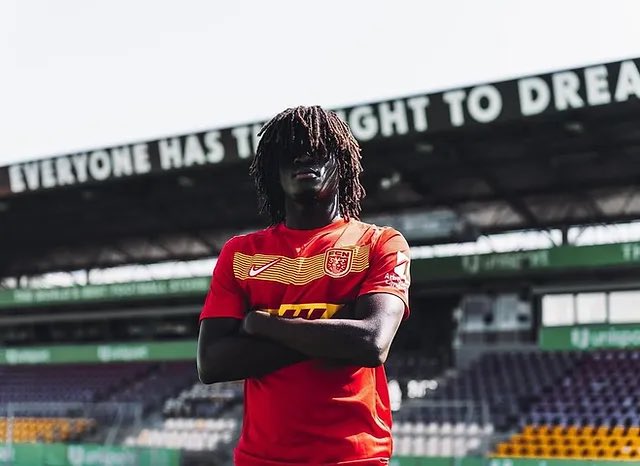 🇬🇭 Nordsjaelland, Right to Dream akademisinden 18 yaşındaki defansif orta saha Caleb Yirenkyi ile sözleşme imzaladı. 

• Çok isim, tip ve tarz analizi yaptık da bu arkadaş bunun zirvesi ya. Bas bas bağırıyor; topçu oğlu topçuyum diye.

Şu saça şu duruşa şu bakışlara...