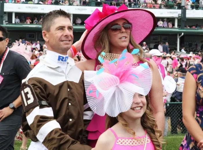Good Morning It’s 🌷Oaks Day🌷 Let’s never forget those who are no longer with us due to breast cancer @coreylanerie @ShantelLanerie @ChurchillDowns @KentuckyDerby @DerbyMedia