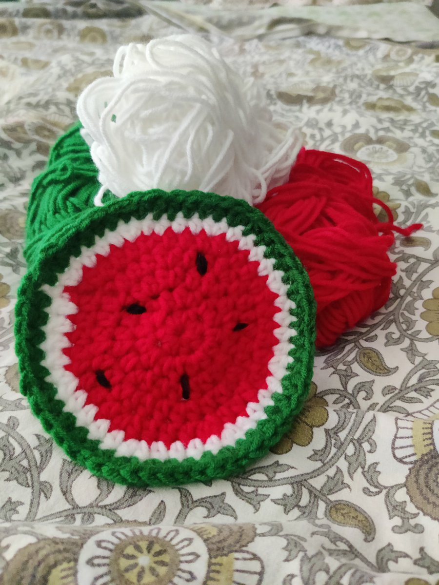 Made a watermelon coaster for my daughter. She loved it. So easy and fun to make. Available for 200 per pair. Available all over india, shopping extra. DM to order now. 

#coaster #crochet #watermelon #hooktasticbyaditi #smallbusiness #womenledbusiness