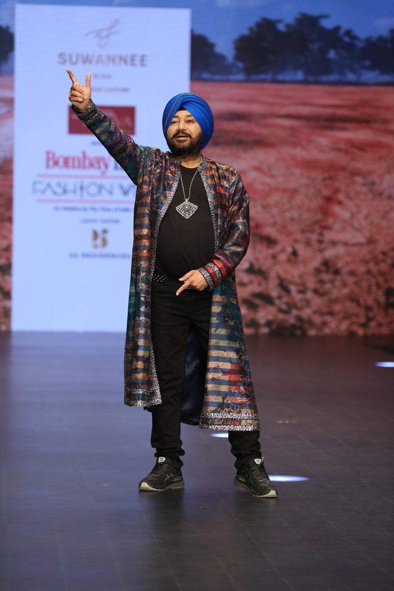 The illustrious King of Pop, @thedalermehndiofficial , captivated audiences at @timesfashionweek as he graced the runway for Thai designer @suwanneebysam enchanting 'Blossoming Through Resilience' Collection. #dalermehndi #suwanneebysam #bombaytimesfashionweek