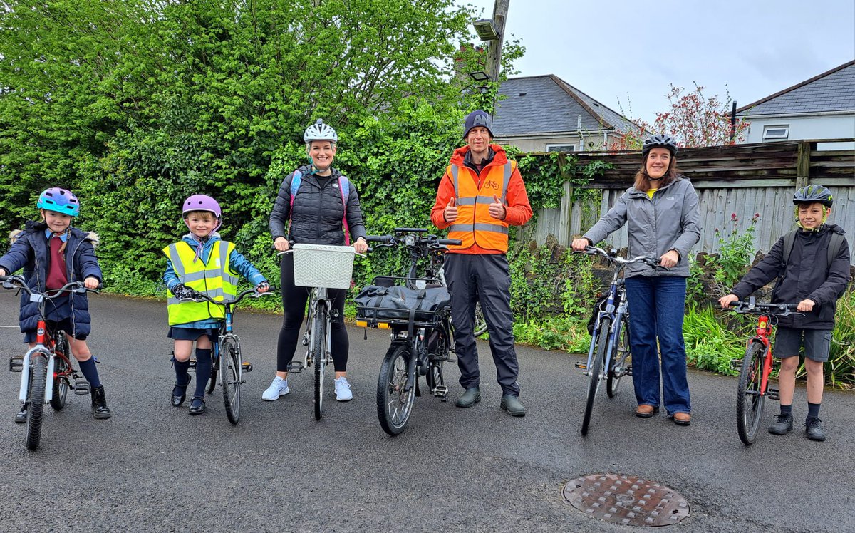 A wet but wonderful bike bus today. Diolch @fridedaysbb for supporting our Whitchurch Bike Bus. A great way to start the day. #BikeBus #FridayWeCycle #FRidedays @Sustrans @SustransCymru @SchwallbeUK