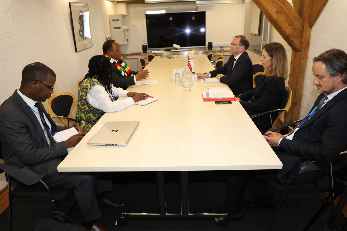 On the sidelines of #NAFM2024, in Copenhagen 🇩🇰, Minister @ShavaHon met with his Norwegian Counterpart, Mr. ESPEN BARTH EIDE.
They discussed issues of mutual interests, and Minister @ShavaHon used the opportunity to inform him of Zimbabwe's engagement and re-engagement policy.