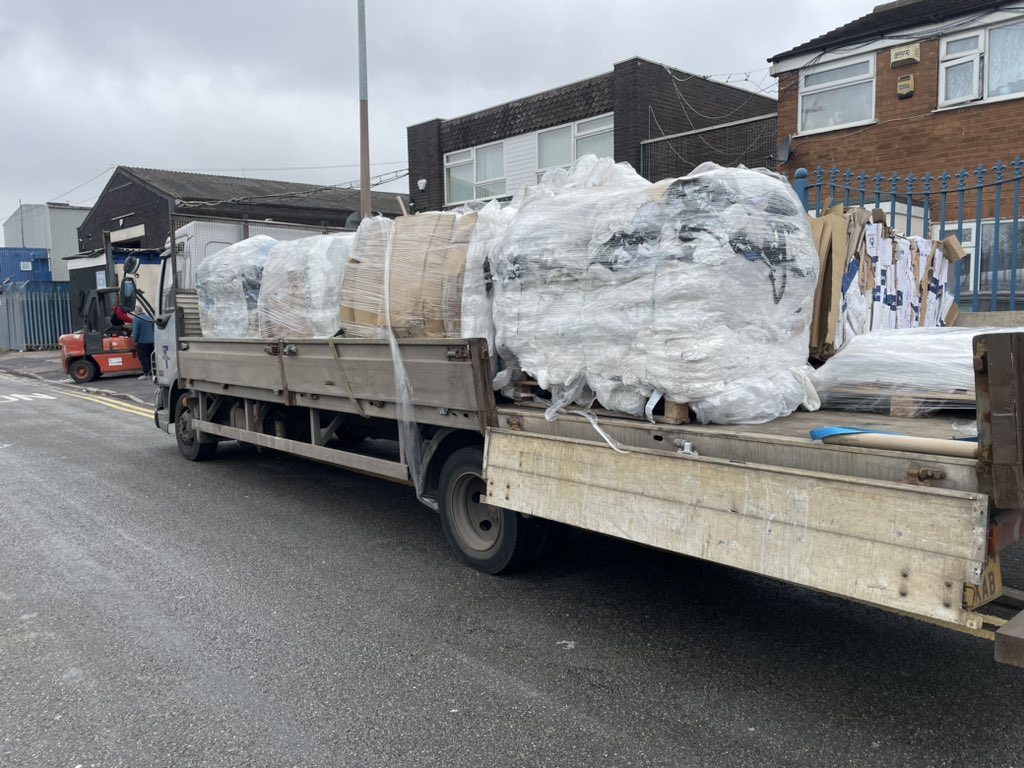 unbelievably, driver of this vehicle thought it was acceptable to have his load not secured?! Very dangerous to other road users!! Vehicle also not taxed since 2020 🤷🏻‍♂️ @DVLAgovuk #dangerouscondition #reported #seized C Unit Perry Barr