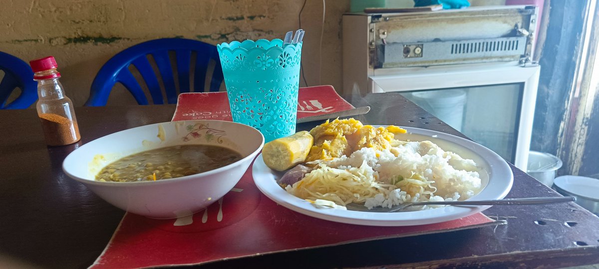 Today I decided to go back owa mama Naka for lunch. She looked after us very well with hot food 🍲in kiwunya nankulabye 🥰 
I found her still allowing youths sign in a book & pay weekly😌
She was glad to c me, we agreed that I'm going to pay fees for next term for her last born.