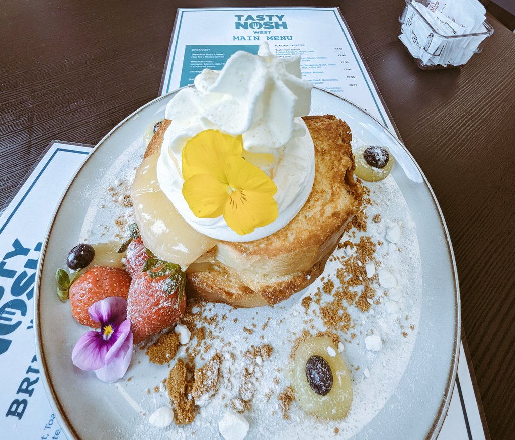 Lemon Meringue French Toast 🤍 at Tasty Nosh West - only opened on Andersonstown Road. 

@MickKennedy76

#EatLocal #StayLocal