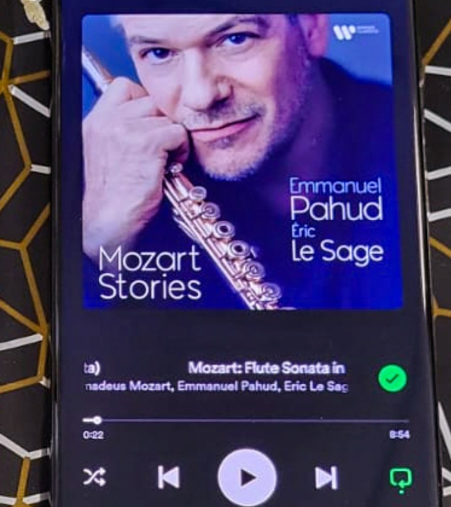 🎶 Listenning to the great new #album '#MozartStories', out today, performed by #flutist @EPahud & #pianist #ÉricLeSage, and dedicated to #Mozart ! 👏👏👏 📷 @helene_mahln - 2024 may.03 #ClassicalMusic