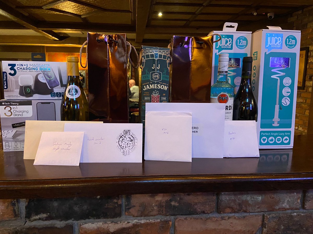 Thanks to everyone who came along to last nights Table Quiz organised by Mandate for #betterinatradeunion week. 

The event was attended by members of multiple unions, and raised a total of €1,505 for Douglas Meals on Wheels.

✊ #RespectAtWork