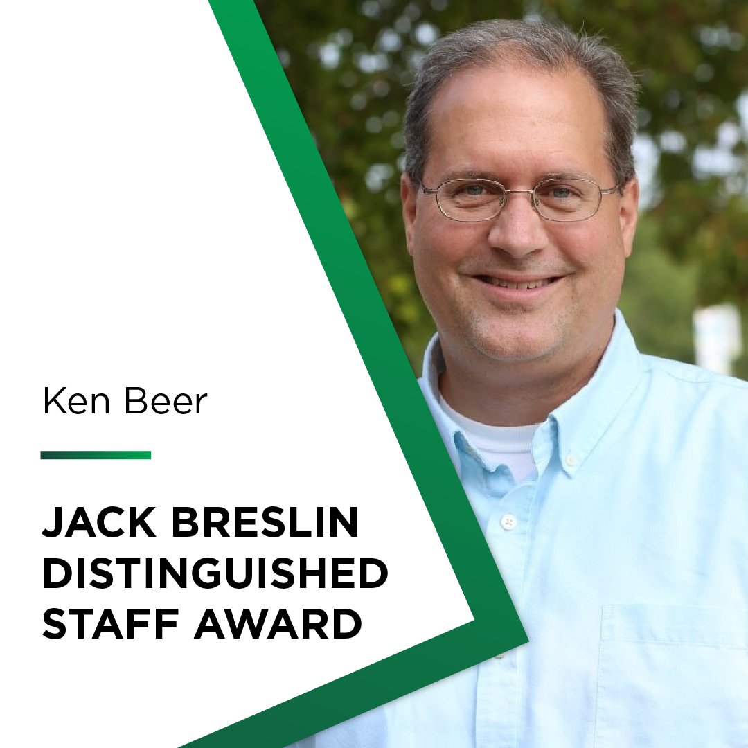Congratulations to #ComArtSci's Ken Beer ('92, @MSUjschool), a 2024 recipient of @michiganstateu's Jack Breslin Distinguished Staff Award! 🏅 ➡️ spr.ly/6016jHWRq 📍 @msualumni, @msuhr