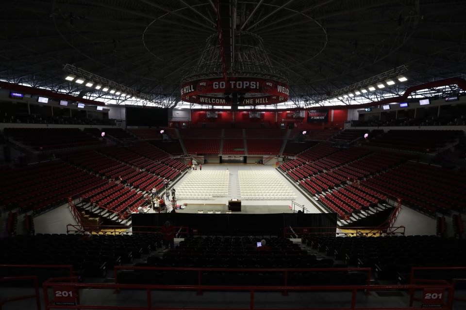 Good morning, graduates! 🎓 It's almost time for College Recognition Ceremonies to begin in Diddle Arena. See more information at bit.ly/3sOqCZm