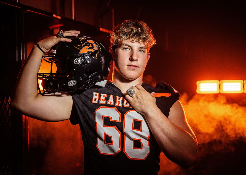 From the turf to the spotlight, Josh is ready to make every play count 🏈

#FootballFever #AledoFootball #texasphotographer #txhsfb #aledophotographer #fwcamera #teamphotographer #texasfootball⁠ #sportscontent #AledoBearcats #bearcatfootball