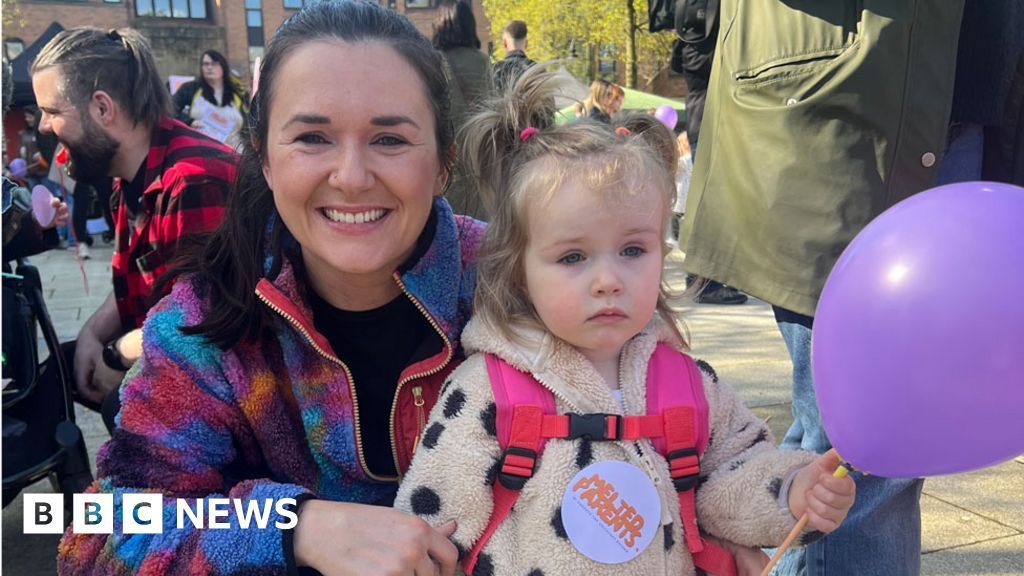 Hundreds of people have attended a march calling for better childcare provision in Northern Ireland. #education #ukschools #ukstudents #ukpupils #NorthernIreland buff.ly/3WdYK06