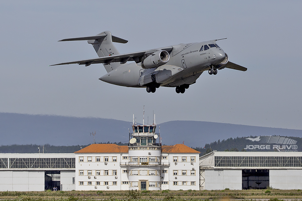 Portuguese AF 🇵🇹 @embraer #KC390 from Squadron 506 Rinocerontes reached 506 flight hours.
@fap_pt