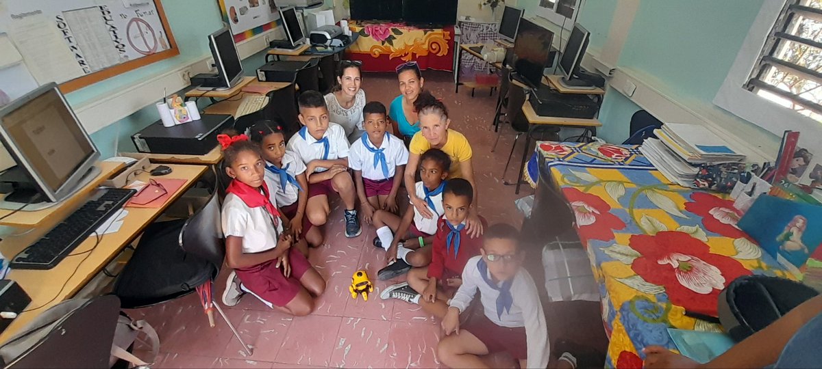 Muy emocionados niños de la Escuela Especial José Martí conocieron al robot TOBBIE, en el círculo de interés que les lleva la #UICPinarDelRío con ayuda de las maestras del centro, que apoyan con la interpretación en lengua de señas. Gracias a JovenClub por el préstamo del robot.