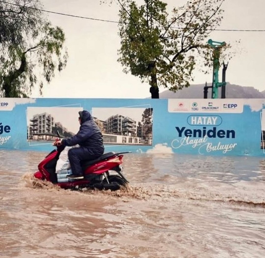 AntakyaLive's tweet photo. Hatay altyapı bulur, bulacak, bulabilir, bulsun, bulmali,  buladı kalana 😡
#hatay #antakya #AntakyaCity https://t.co/DOJlSZwvlt