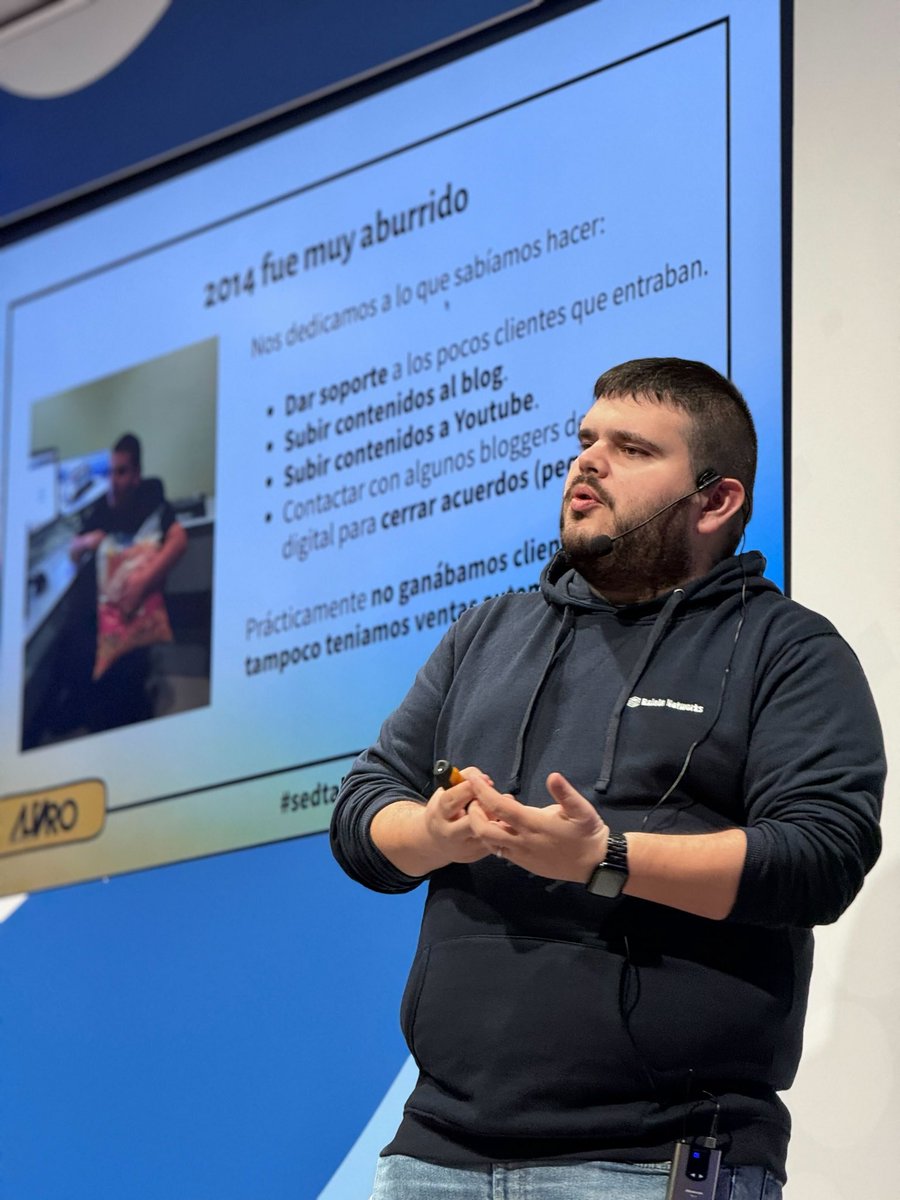 RaiolaNetworks's tweet image. Nuestro “boss”, Álvaro Fontela, se ha subido al escenario de #SEDTalks para hablar sobre “El marketing que hacemos en Raiola Networks para seguir creciendo”. 👀🚀