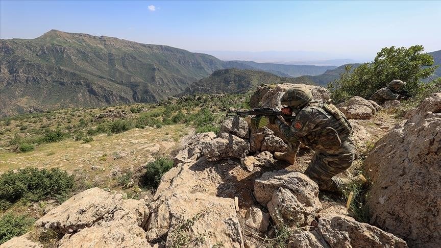 Milli Savunma Bakanlığı, Irak'ın kuzeyindeki Haftanin, Gara, Hakurk ve Pençe-Kilit Operasyonu bölgelerinde 32 PKK'lı teröristin etkisiz hale getirildiğini açıkladı