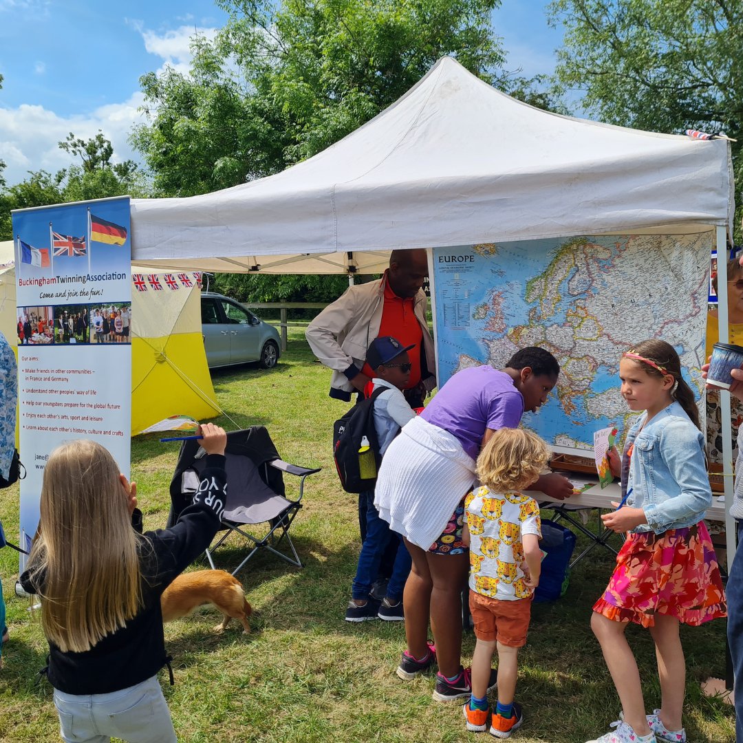 Calling all #Buckingham community groups and charitable organisations! There are opportunities to join in and host an engaging stall or activity to showcase what you do at this year's Celebrate Buckingham event. For more details email: office@ buckingham-tc.gov.uk