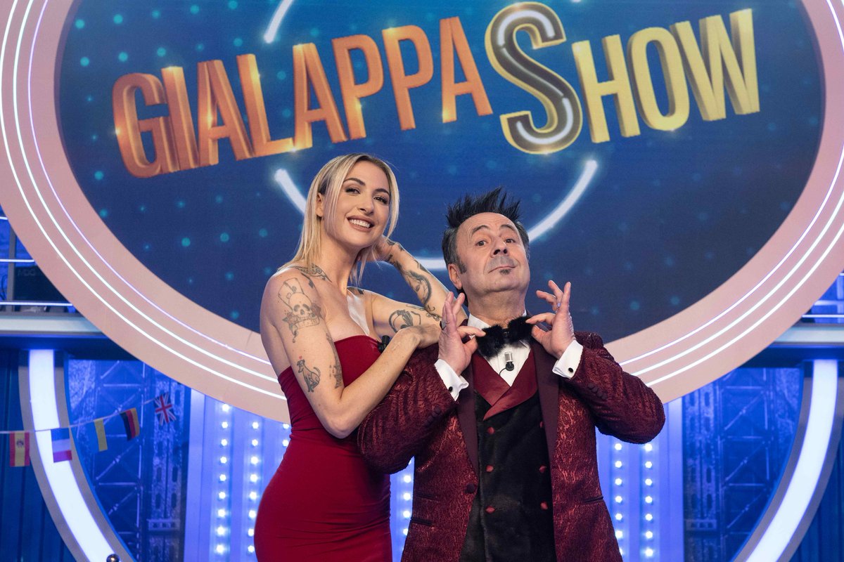 Dal 6 maggio #GialappaShow della @GialappasB cambia giorno di programmazione: non più mercoledì, ma lunedì sempre alle 21.30 in prima visione assoluta su @TV8it, in simulcast su Sky Uno e in streaming su NOW.
Alla con-conduzione @emastokholma