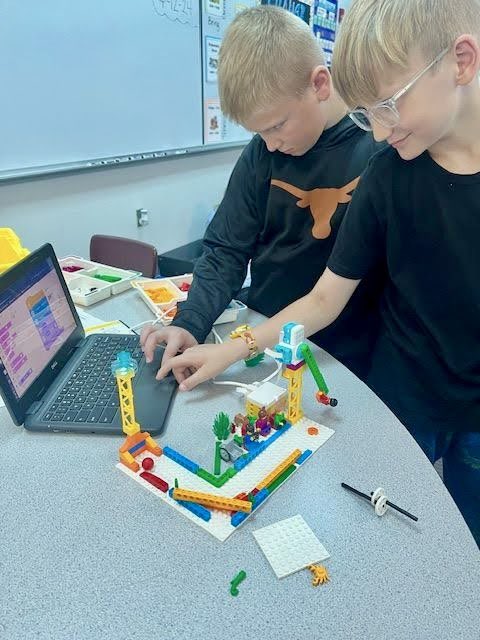 ✨3rd graders at Edgewood Intermediate School have been enjoying their new Lego Education Spike Essential kits! These kits engage students in hands-on investigation of STEAM concepts while contributing to literacy, math, and social-emotional development.