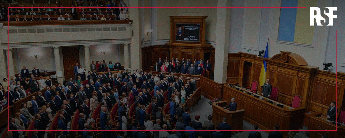 Return of journalists to #Ukraine’s @verkhovna_rada (parliament). After a two-year ban, between 20 and 30 reporters will initially be accredited to cover its sessions. RSF welcomes this progress for the right of access to information. 👇 rsf.org/en/ukraine-s-p…
