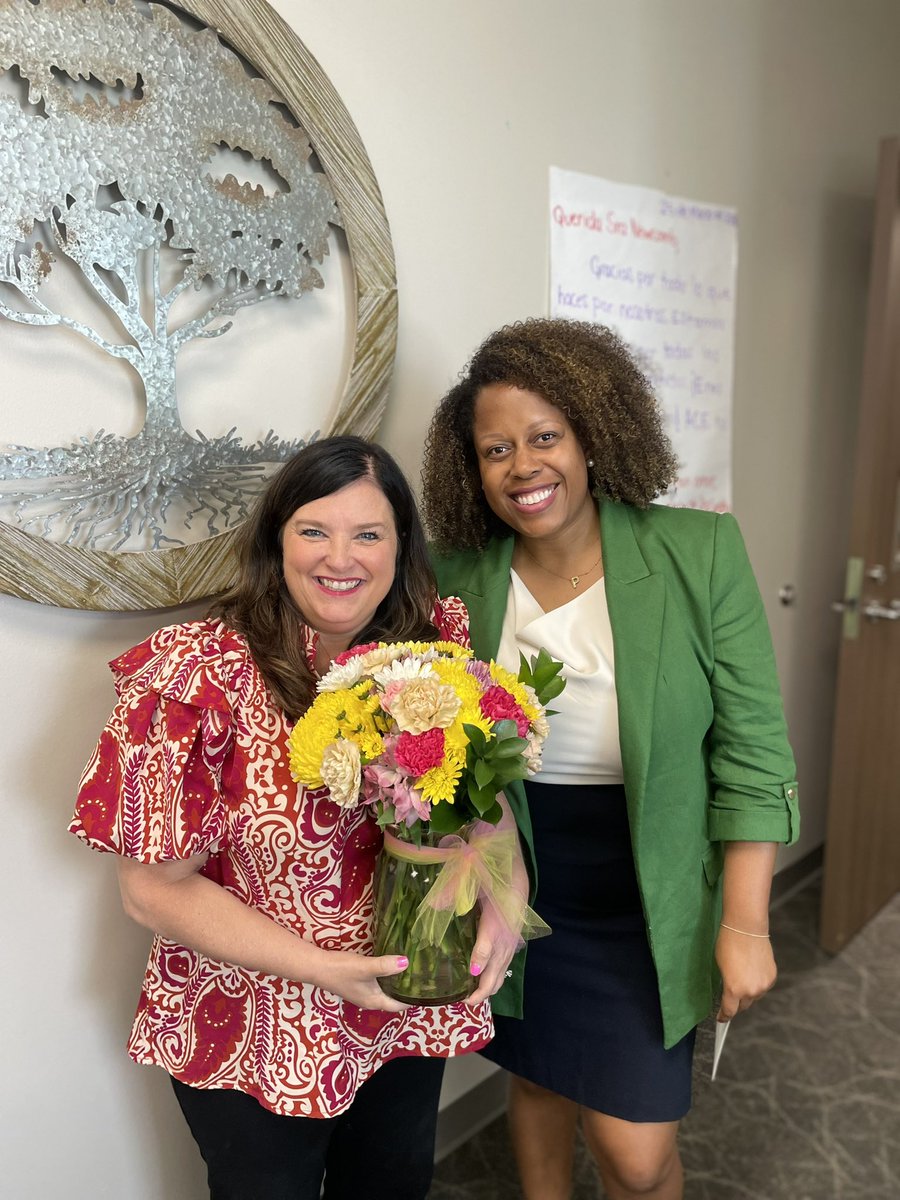 Happy Principals Day to Mrs. Newcomb from the PTO! 🌺🌸💐

We appreciate all that you do to make our school a place where students thrive! 

#LatePost #PrincipalsDay #ThankYou  
#AceBlueJays💙🧡

@LisaNewcomb_ace @HumbleISD_ACE