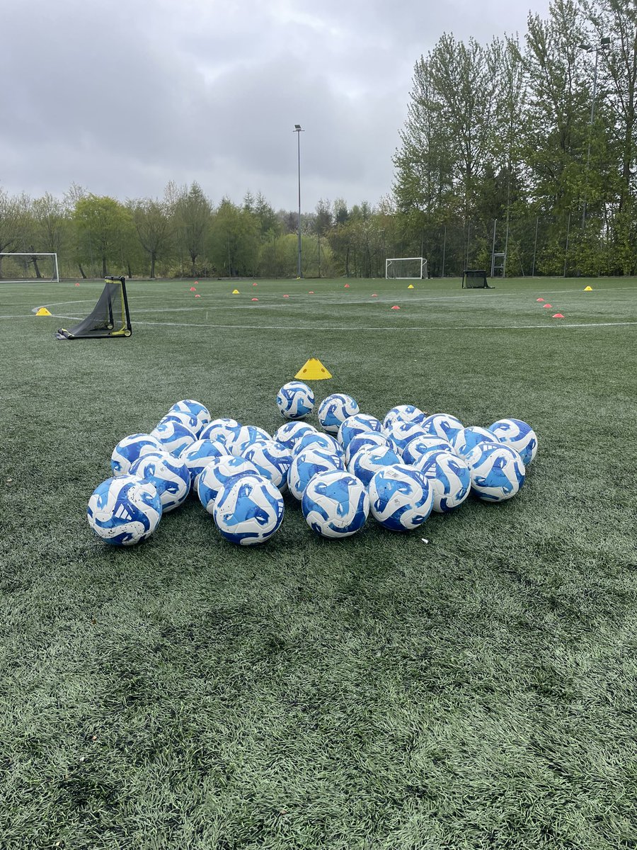 Great start to the @ScottishFA Emerging Talent Centre in Livingston tonight.  Brilliant effort from all the girls who came out and braved the elements. Looking forward to week 2. @CoerverCoaching @scotlandcoerver