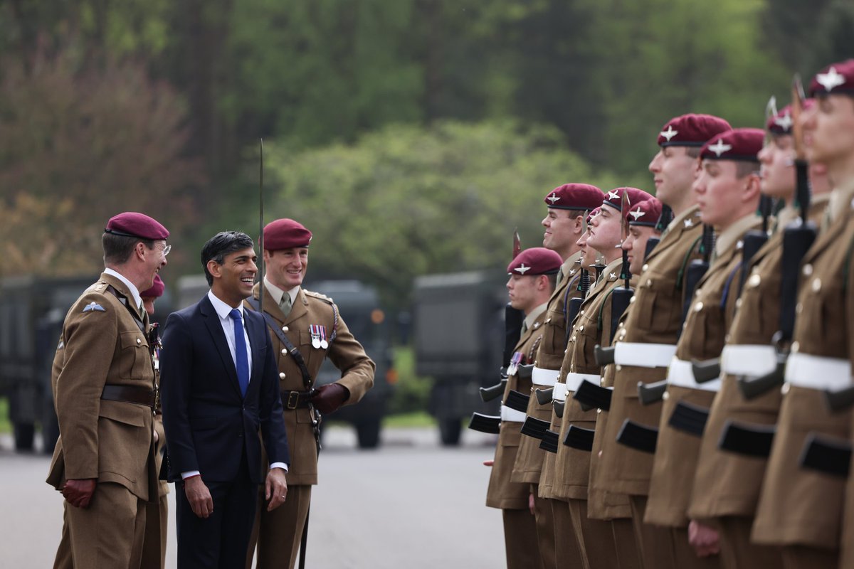 Today, ITC hosted Prime Minister Rishi Sunak as he inspected Falklands Platoon of the Parachute Regiment Training Company. The soldiers platoon have passed their demanding training and go on to join 16 Air Assault Brigade Phot - No. 10 #para #infantrytrainingcentre