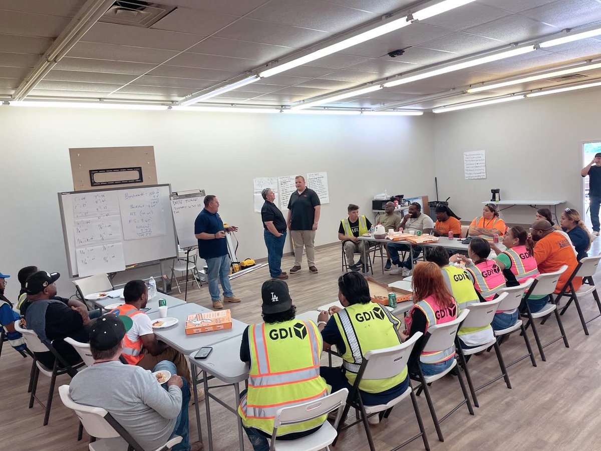 This week, Local 386 held a Laborers’ Rising meeting with members out in West Tennessee. We were thrilled with the amount of members who voluntarily showed up ✊✊✊@LIUNA 

#LIUNA #FeelThePower #LaborersRising #MarchToAMillion #1u