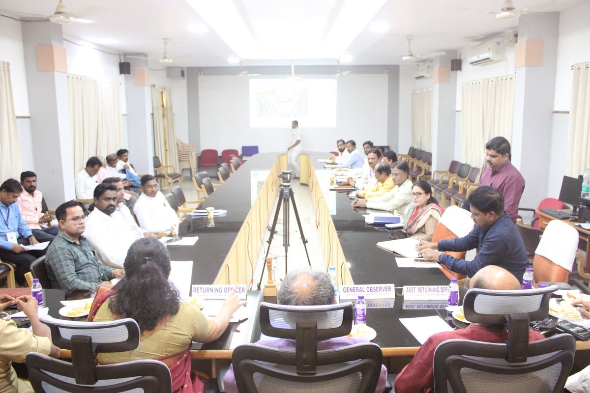 DIPR-KALABURAGI (@kalaburgivarthe) on Twitter photo ಗುಲಬರ್ಗಾ ಲೋಕಸಭಾ ಚುನಾವಣೆಯ ಮತದಾನ ಮೇ 7ರಂದು ನಡೆಯಲಿದ್ದು, ಬಹಿರಂಗ ಪ್ರಚಾರ ಮೇ 5ರ ಸಂಜೆ 6 ಗಂಟೆಗೆ ಕೊನೆಗೊಳ್ಳಲಿದೆ. ಈ ಹಿನ್ನೆಲೆಯಲ್ಲಿ ಶುಕ್ರವಾರ <a href="/deokalaburagi/">deokalaburagi</a>
ಬಿ.ಫೌಜಿಯಾ ತರನ್ನುಮ್ ಅವರು ರಾಜಕೀಯ ಪಕ್ಷದ ಮುಖಂಡರಸಭೆ ನಡೆಸಿ
ಮತದಾನ ಪೂರ್ವ 48 ರಿಂದ 72 ಗಂಟೆಯಲ್ಲಿ ಪಾಲಿಸಬೇಕಾದ ನಿಯಮಗಳು ಕುರಿತು ತಿಳಿ ಹೇಳಿದರು ಗುಲಬರ್ಗಾ ಲೋಕಸಭಾ ಚುನಾವಣೆಯ ಮತದಾನ ಮೇ 7ರಂದು ನಡೆಯಲಿದ್ದು, ಬಹಿರಂಗ ಪ್ರಚಾರ ಮೇ 5ರ ಸಂಜೆ 6 ಗಂಟೆಗೆ ಕೊನೆಗೊಳ್ಳಲಿದೆ. ಈ ಹಿನ್ನೆಲೆಯಲ್ಲಿ ಶುಕ್ರವಾರ <a href="/deokalaburagi/">deokalaburagi</a>
ಬಿ.ಫೌಜಿಯಾ ತರನ್ನುಮ್ ಅವರು ರಾಜಕೀಯ ಪಕ್ಷದ ಮುಖಂಡರಸಭೆ ನಡೆಸಿ
ಮತದಾನ ಪೂರ್ವ 48 ರಿಂದ 72 ಗಂಟೆಯಲ್ಲಿ ಪಾಲಿಸಬೇಕಾದ ನಿಯಮಗಳು ಕುರಿತು ತಿಳಿ ಹೇಳಿದರು