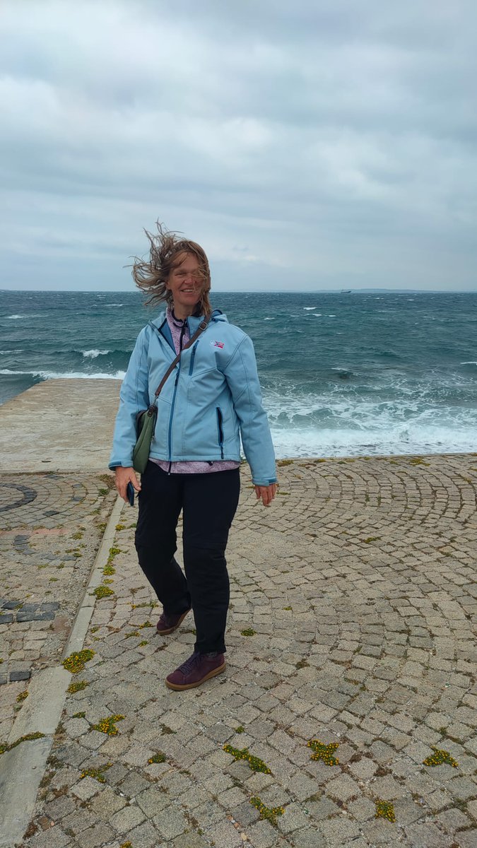 A few more pics from the short (but very wisely-timed) runawa... getaway to Bozcaada 

What a lovely place, in parts so very much reminiscent of the west coast of Ireland 

Let's start with the windswept, but not so interesting me ...