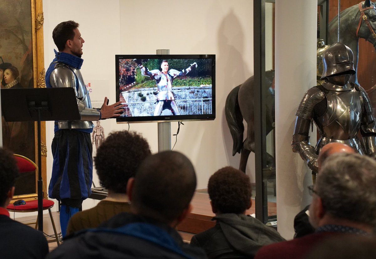 [#Duels] Conférence sur 'Le duel en armure', avec le Youtubeur @entrerenlice et Dominique Prévôt, commissaire de l'exposition '#Duels. L'art du combat'. ⚔️ Une démonstration aussi riche que ludique à l'occasion d'une nocturne au musée de l'Armée.