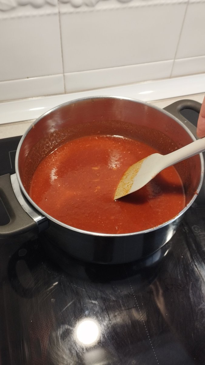 Estoy haciendo la mejor salsa barbacoa casera que jamás habrás probado.

Queréis?

A @LavecinaO no le doy pq nunca me avisa cuando hace croquetas.