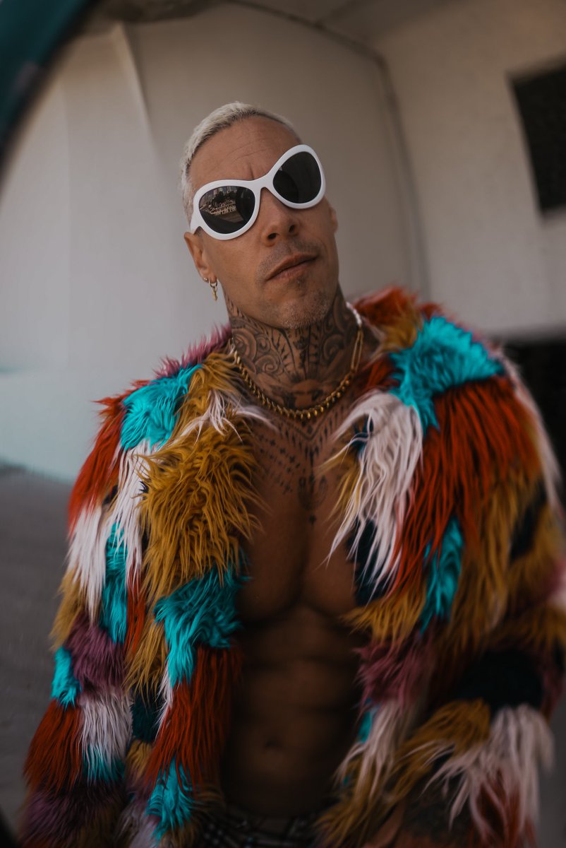 Weekend mood: Catching vibes and turning heads. 🐾😎🔥 📸 @nicknersesov ❤️‍🔥 @maiseu 😻 in the #Mens #BestSeller #Butterfly #FauxFur #SpiritHood #BomberJacket #FakeFur #SpringFashion 🐾 #SpiritHoods To Be Featured